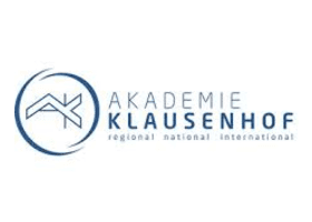 Akademie Klausenhof Logo, blaues Design mit Schriftzug.
